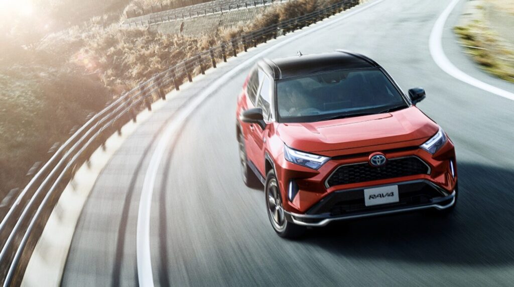 RAV4の読み方を知りたい人必見！最新モデルや中古の選び方も解説